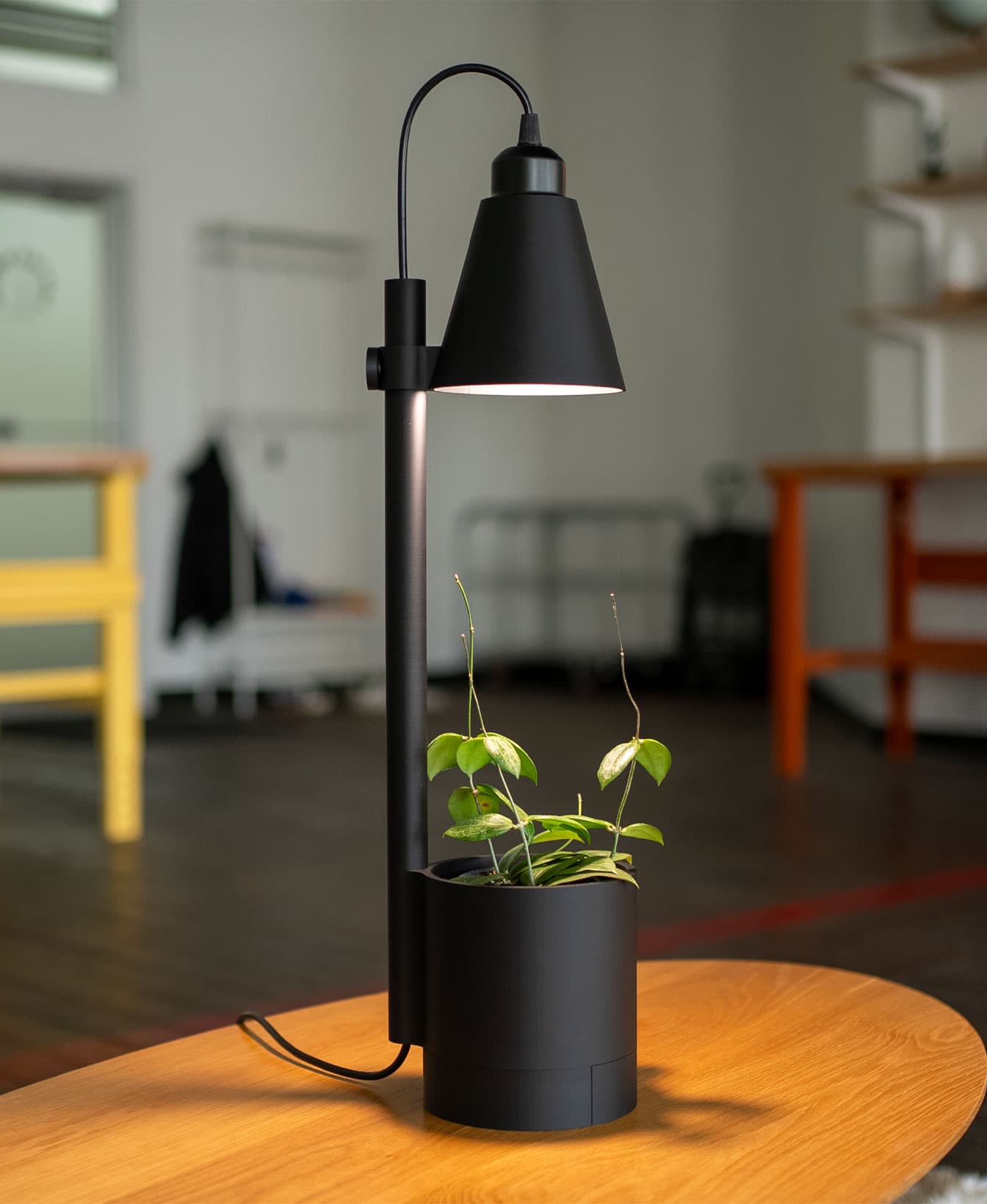 Grow Light Planter with drip tray